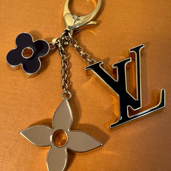 LV bag charm - Picture 10 of 12